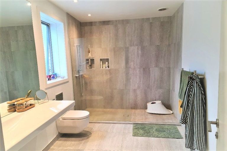 Photo of property in 1/14 Rothesay Bay Road, Rothesay Bay, Auckland, 0630