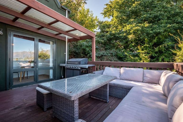 Photo of property in 16 Maxwell Place, Queenstown, 9300