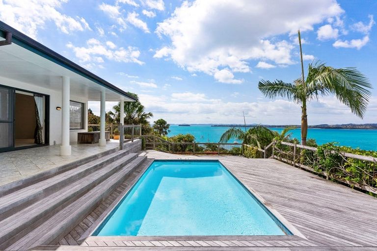 Photo of property in 220 Sandspit Road, Shelly Park, Auckland, 2014