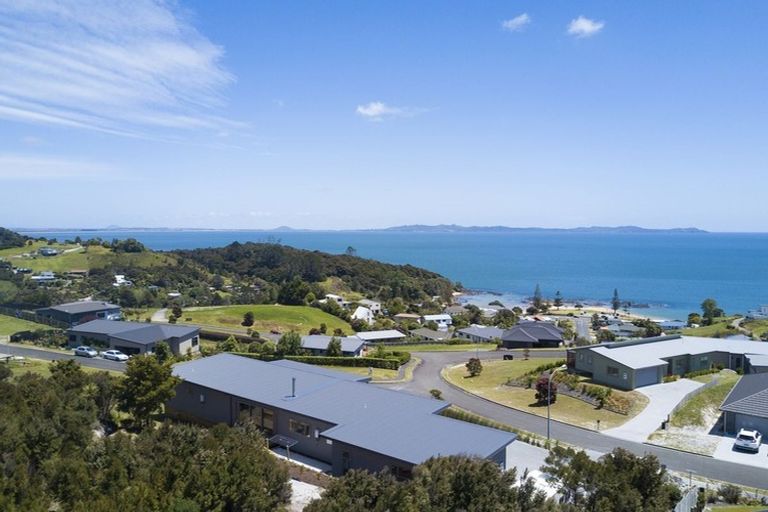 Photo of property in 16 Sunrise Place, Cable Bay, 0420