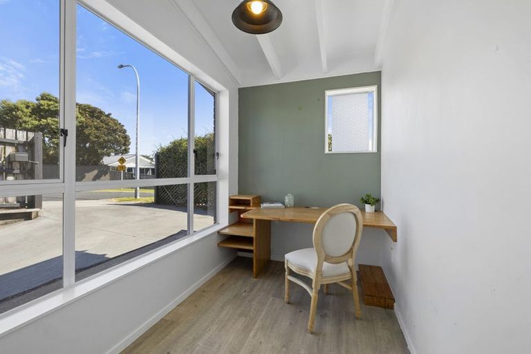 Photo of property in 28 Norwich Avenue, Spotswood, New Plymouth, 4310