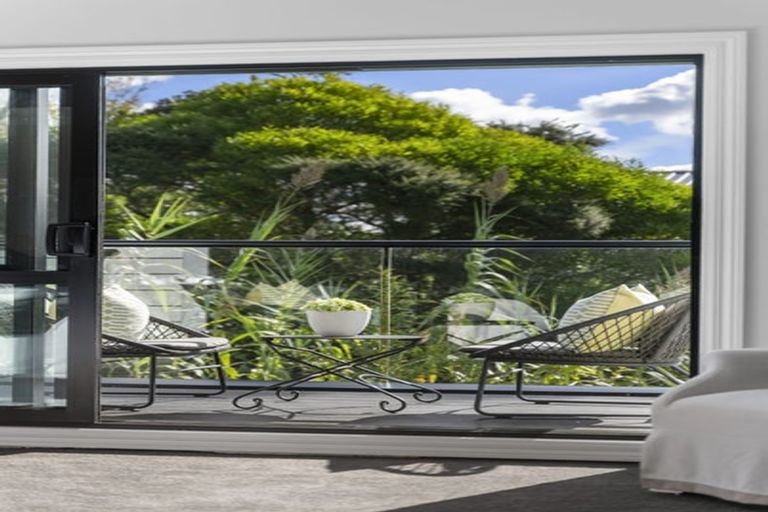 Photo of property in 10b Stratford Avenue, Milford, Auckland, 0620