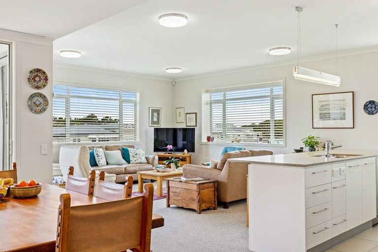 Photo of property in 72 Eaves Bush Parade, Orewa, 0931