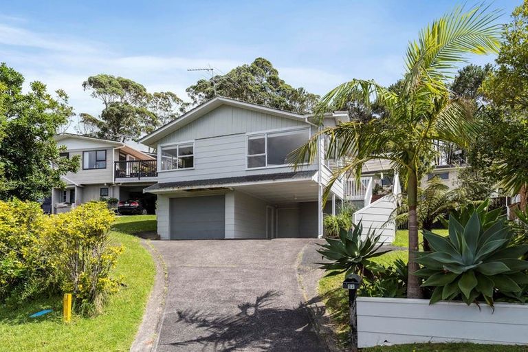 Photo of property in 52 Ravenwood Drive, Forrest Hill, Auckland, 0620