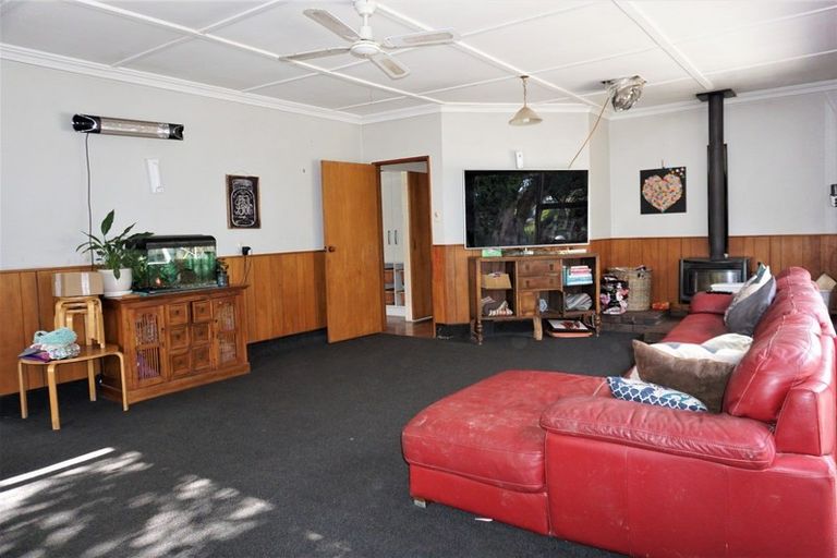 Photo of property in 82 Heatherlea West Road, Levin, 5575