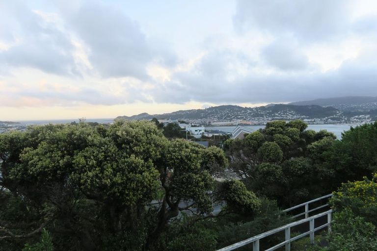 Photo of property in 36 Duchess Place, Maupuia, Wellington, 6022