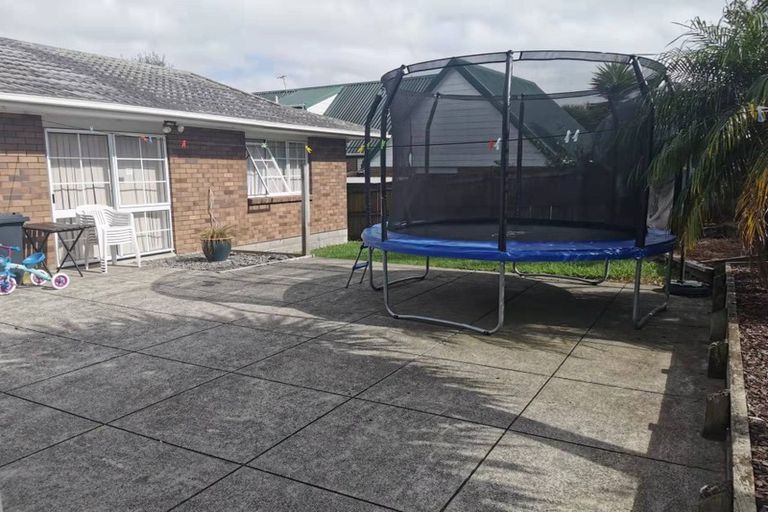 Photo of property in 4 Fieldstone Court, Northpark, Auckland, 2013