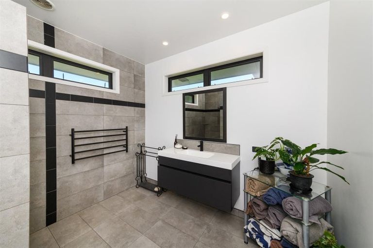 Photo of property in 10 Hanalin Drive, Marton, 4710