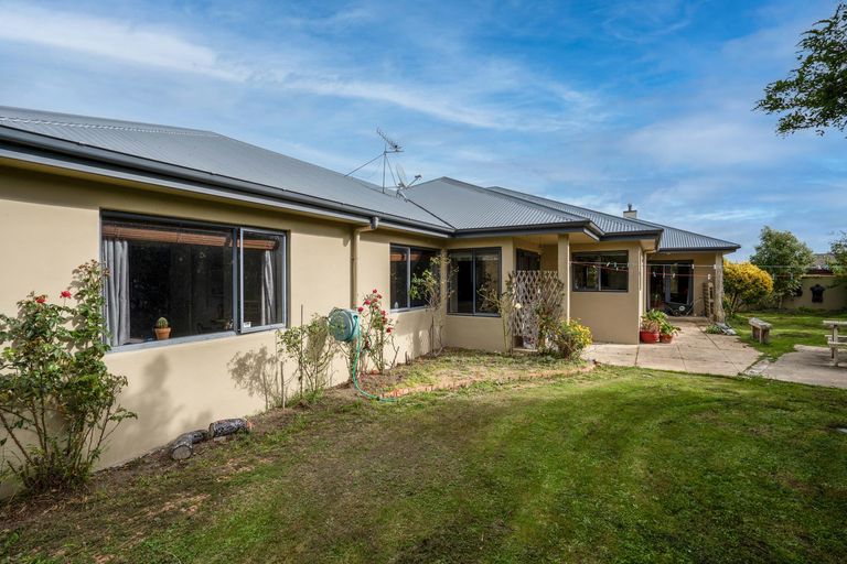Photo of property in 24 Clearview Drive, Milson, Palmerston North, 4414