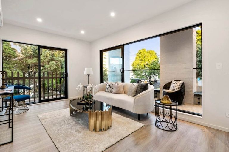 Photo of property in 27 Claude Road, Hillpark, Auckland, 2102