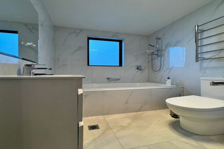 Photo of property in 9b Poruru Close, Papakura, 2110