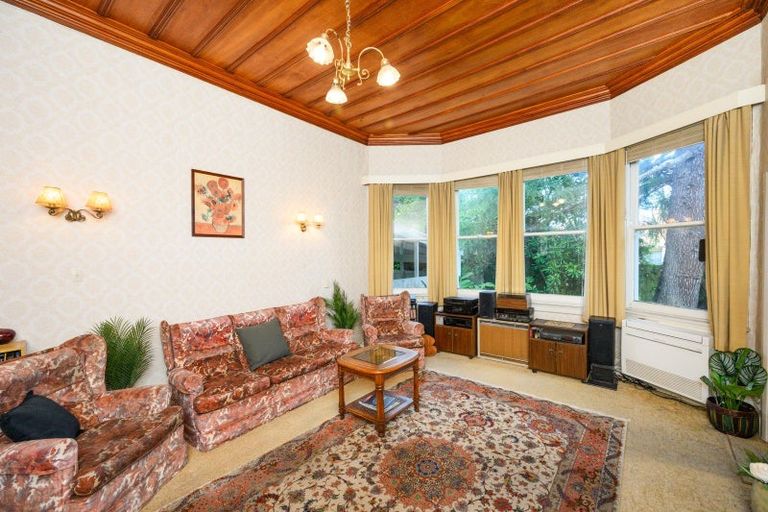 Photo of property in 19 Pahiatua Street, Hokowhitu, Palmerston North, 4410