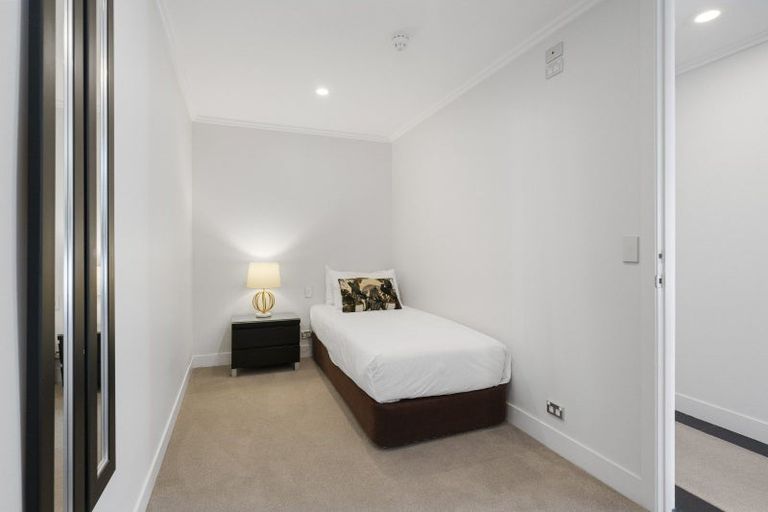 Photo of property in 1/225 Lake Terrace, Waipahihi, Taupo, 3330