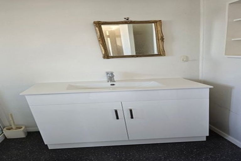 Photo of property in 8 Collins Avenue, Tawa, Wellington, 5028