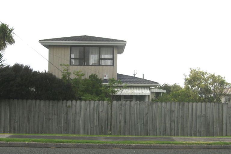 Photo of property in 1/86 Ocean View Road, Northcote, Auckland, 0627