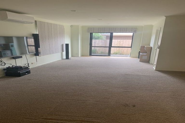 Photo of property in 1 Kittiwake Drive, Schnapper Rock, Auckland, 0632