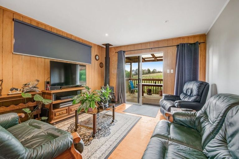 Photo of property in 207 Mangakura Road, Helensville, 0875