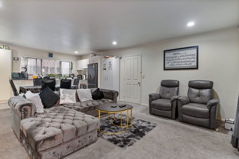 Photo of property in 11e Sturges Road, Henderson, Auckland, 0612