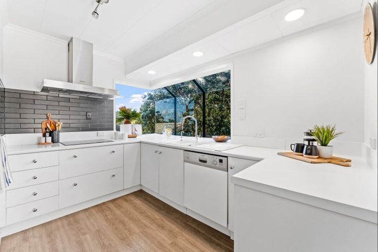 Photo of property in 61 Grand View Road, Leigh, 0985