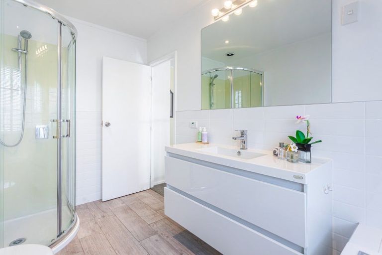 Photo of property in 24 Salem Place, Torbay, Auckland, 0630