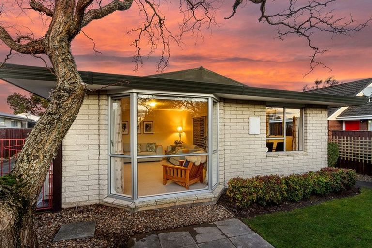 Photo of property in 1/20 Glenharrow Avenue, Avonhead, Christchurch, 8042