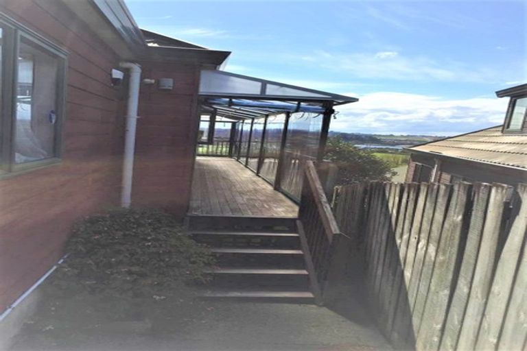 Photo of property in 1/21 Jumento Place, Unsworth Heights, Auckland, 0632