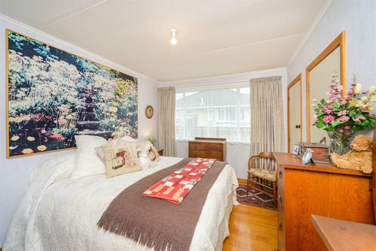 Photo of property in 27 Holland Crescent, Bulls, 4818