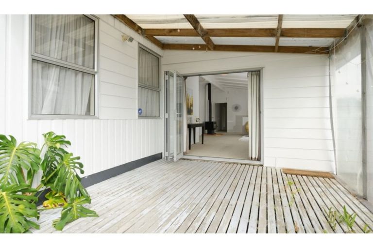 Photo of property in 22 Vina Place, Massey, Auckland, 0614