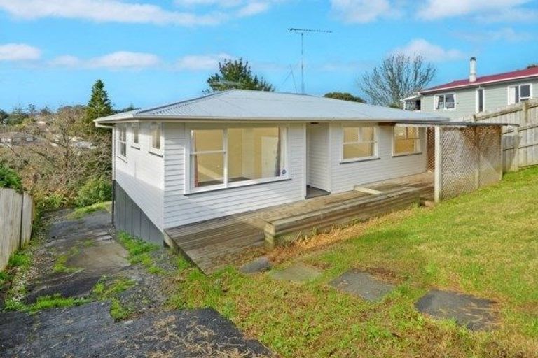 Photo of property in 73 Fairclough Road, Beach Haven, Auckland, 0626