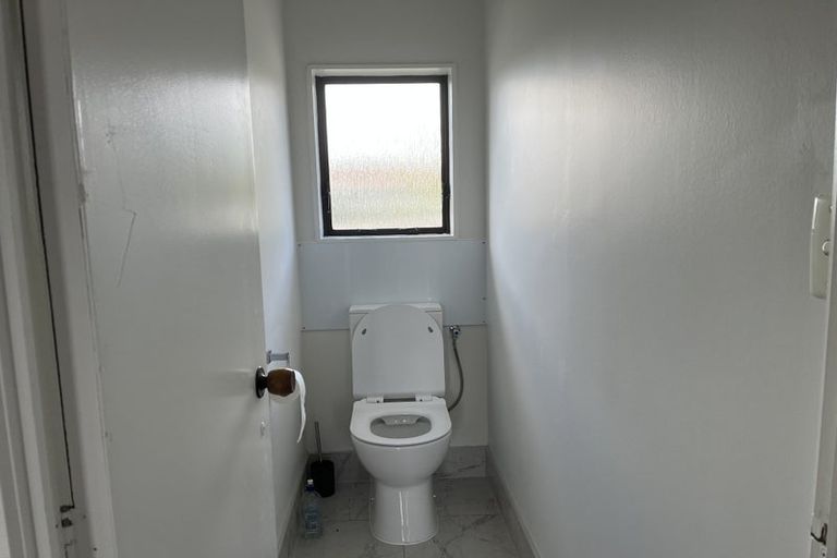 Photo of property in 2/69 Orams Road, Hillpark, Auckland, 2102