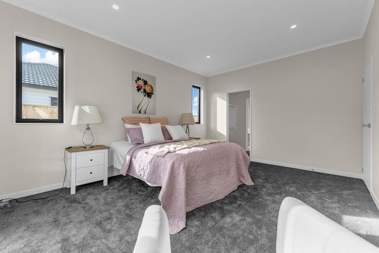 Photo of property in 13 Dolcetto Place, Pokeno, 2402