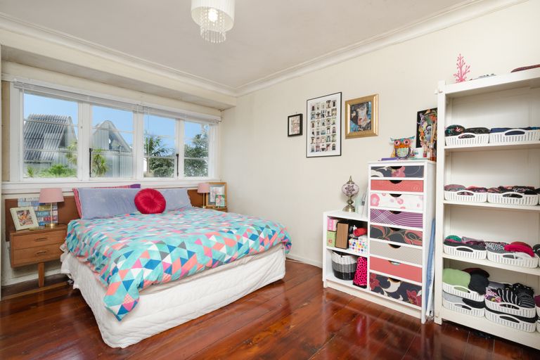 Photo of property in 50 Hebron Road, Waiake, Auckland, 0630