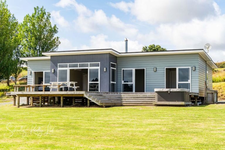 Photo of property in 918 Oneriri Road, Kaiwaka, 0573
