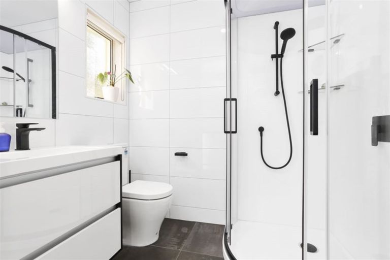 Photo of property in 5a Craig Road, Milford, Auckland, 0620