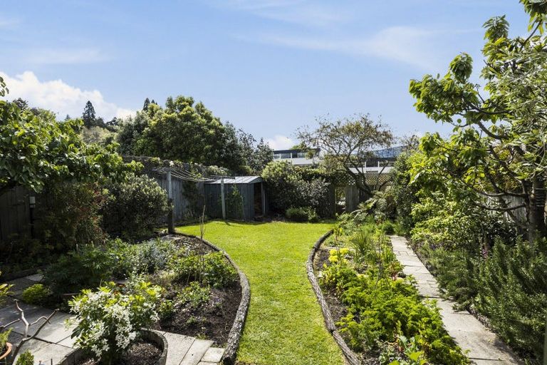 Photo of property in 76 Elm Row, Dunedin Central, Dunedin, 9016