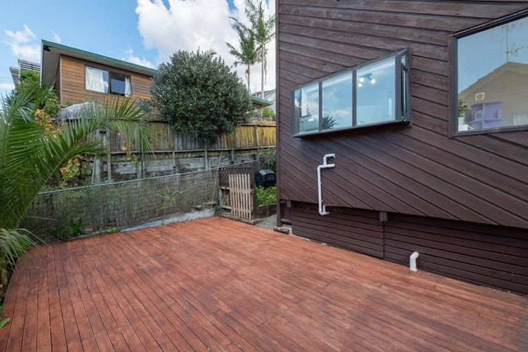 Photo of property in 1/14 Helicon Place, Totara Vale, Auckland, 0629