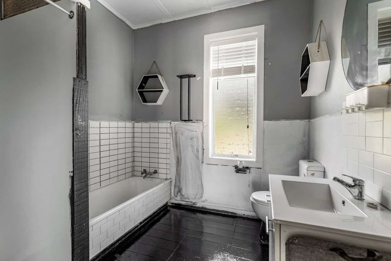 Photo of property in 34 Mclean Street, Woodville, 4920