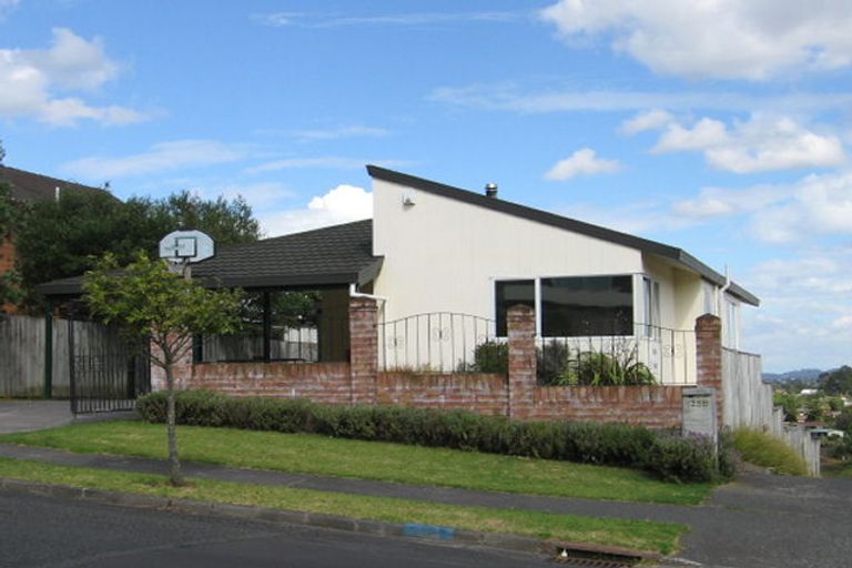 Photo of property in 1/125 West Harbour Drive, West Harbour, Auckland, 0618