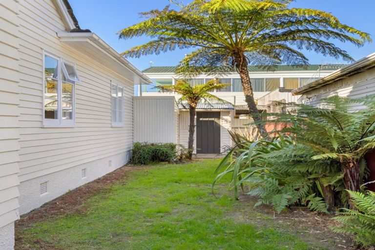 Photo of property in 82 Latham Street, Marewa, Napier, 4110