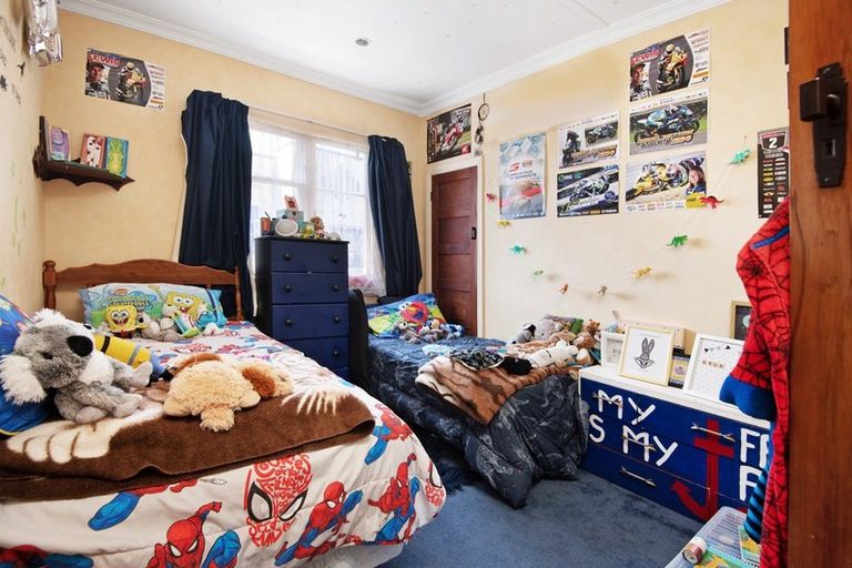 Photo of property in 135 Roberts Line, Kelvin Grove, Palmerston North, 4414