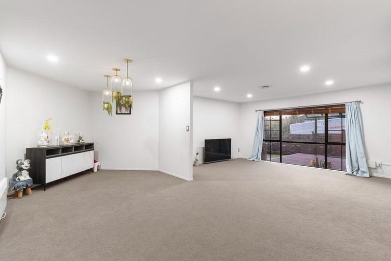 Photo of property in 30 Hercules Drive, Henderson, Auckland, 0612
