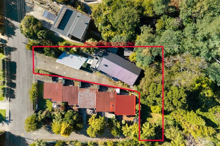 Photo of property in 33 Milton Terrace, Picton, 7220