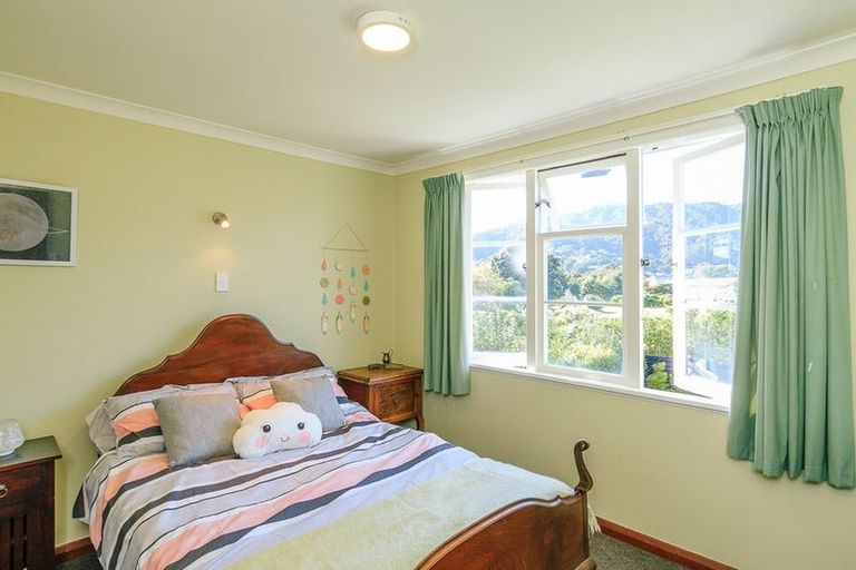 Photo of property in 30 Durham Crescent, Fairfield, Lower Hutt, 5011