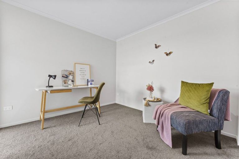 Photo of property in 1 Orawahi Road, Glenbrook, 2681