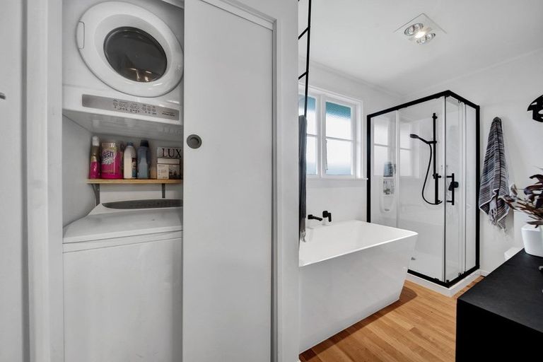 Photo of property in 37 Reid Avenue, Hawera, 4610