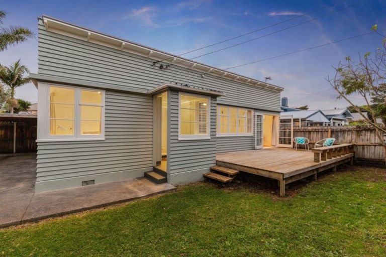 Photo of property in 24 Hazel Avenue, Mount Roskill, Auckland, 1041