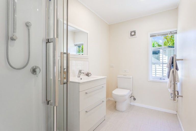 Photo of property in 24 Salem Place, Torbay, Auckland, 0630