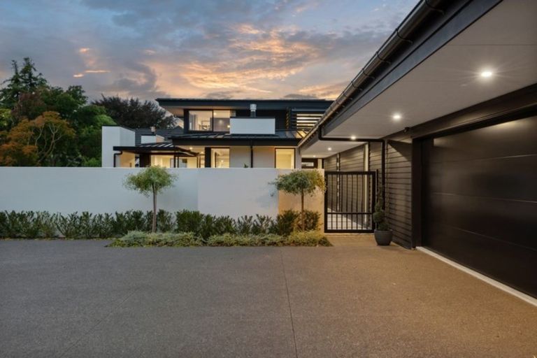 Photo of property in 64 Clyde Road, Ilam, Christchurch, 8041