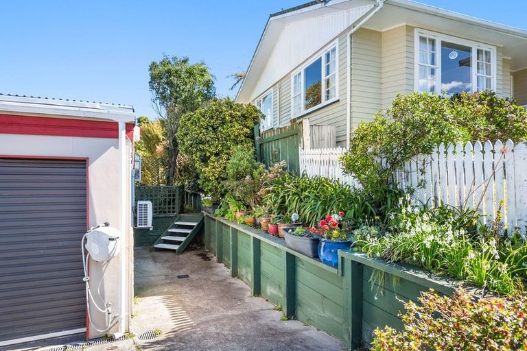 Photo of property in 23b Eastview Grove, Normandale, Lower Hutt, 5010