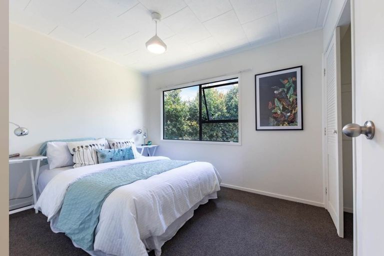 Photo of property in 55 Meadowvale Rise, Titirangi, Auckland, 0604